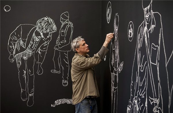 Csontó Lajos felrajzol