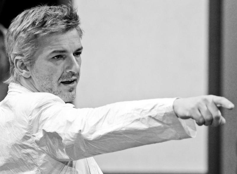 Alföldi Róbert az Amphitryon c. előadásban. Fotó: Horváth Judit.