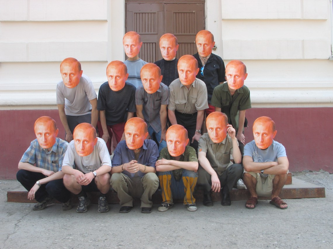 Blue Noses: Srácok az utcából, 2, 2004, színes nyomat, 60 × 80 cm