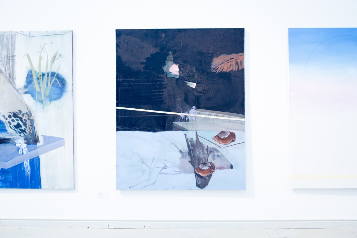 Kaliczka Patrícia: A gepárd növekedése lila (részlet), 2013, vegyes technika; Lezuhant a hegy, 2013, olaj, vászon, fotó: Polhodzik Ádám