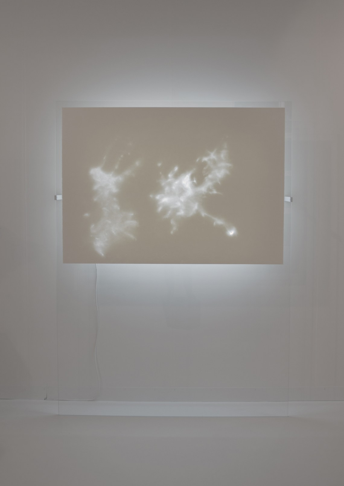Mario Airó: Grattage, 2014, papír, üveg, vas, neon, 205 × 150 × 25 cm 