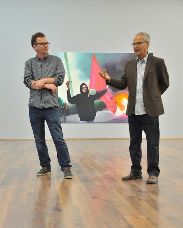 Birkás Ákos (jobbra) és a kiállítás kurátora, Kukla Krisztián a Modemben