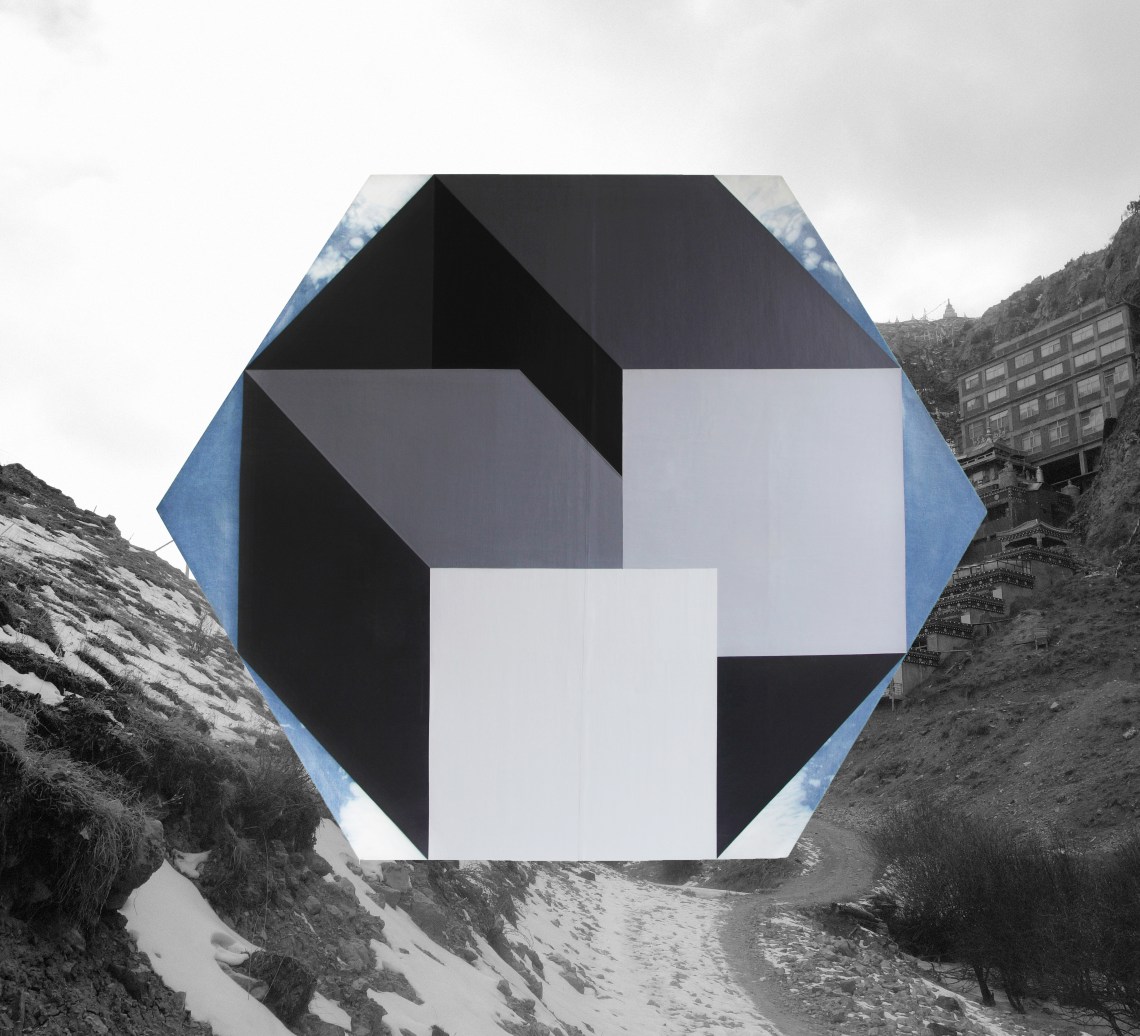 Zhao Yao: Szellem mindenek felett 1-93A, 2012, akril, farmerszövet, 200 × 222 × 8 cm, magángyűjtemény © Zhao Yao, a Pace London szívességéből