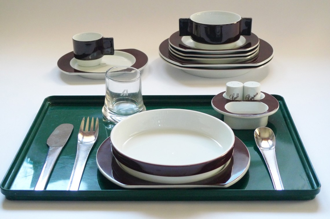 Joe Colombo – Ambrogio Pozzi: étkezőkészlet az Alitalia első osztályra jegyet váltó utasai számára, 1970–1972, kép forrása: domusweb.it