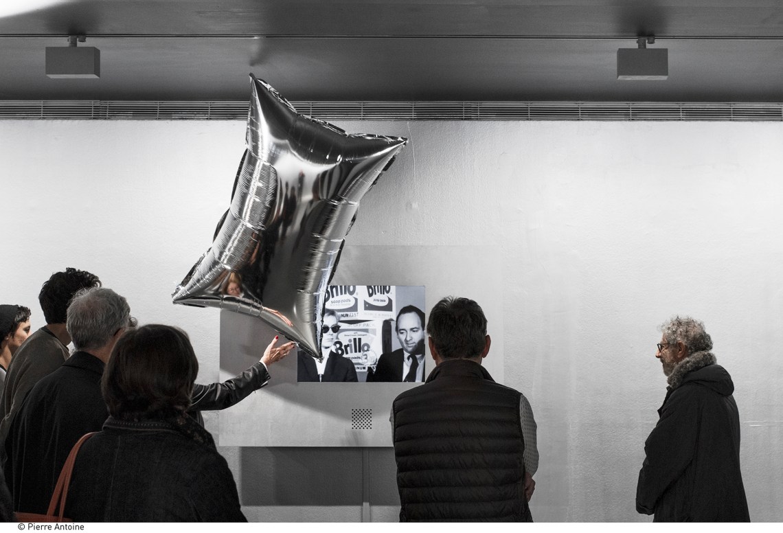 Az Ezüstfelhők installáció rekonstrukciója a kiállításon, fotó: Pierre Antoine