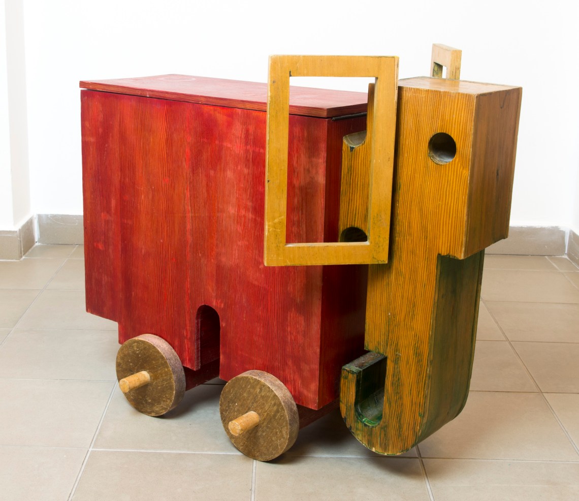 Schéner Mihály: Elefánt cókmókos láda, pácolt fa, 69 × 82 × 26,5 cm (Schéner-hagyaték), fotó: Besenczi Richard